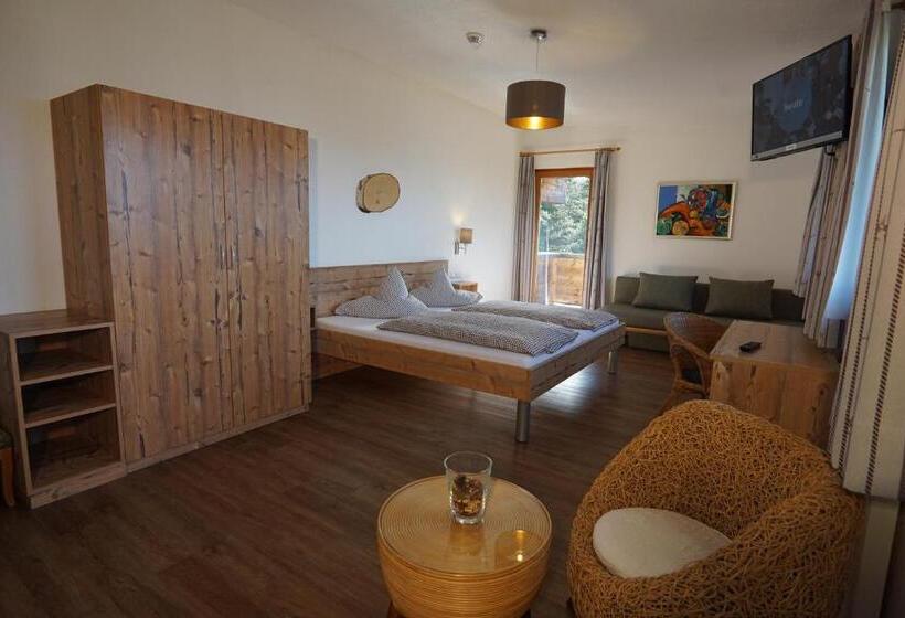 استودیوی استاندارد, Pension Tyrol