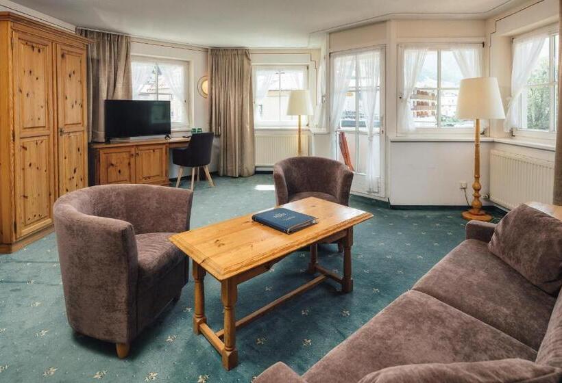 발코니가 있는 스위트, Post