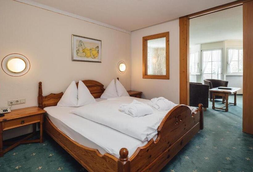 발코니가 있는 스위트, Post