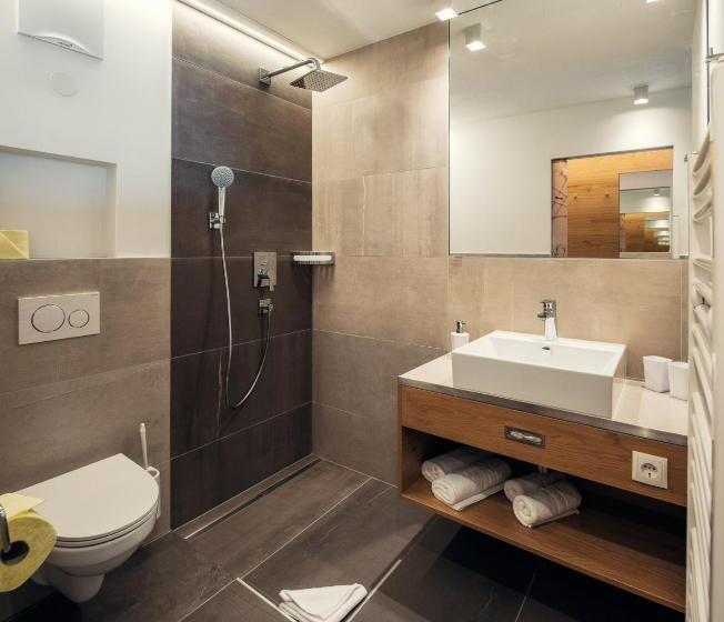 수피리어 싱글 룸, Post