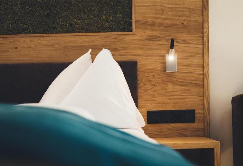 수피리어 싱글 룸, Post