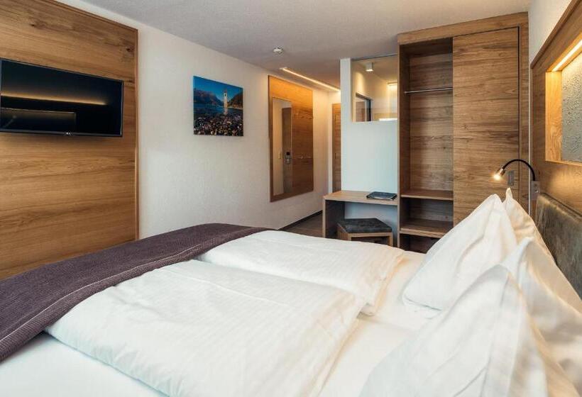 수피리어 싱글 룸, Post