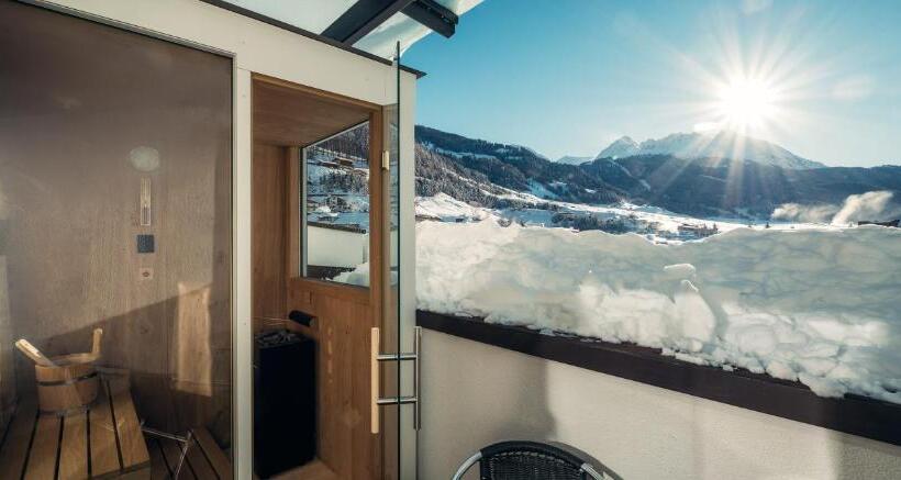 디럭스 패밀리 룸, Post