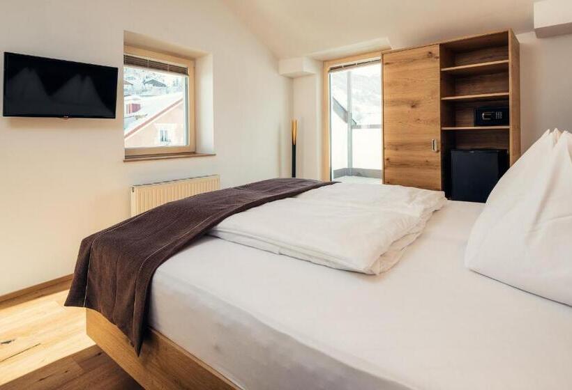 디럭스 패밀리 룸, Post