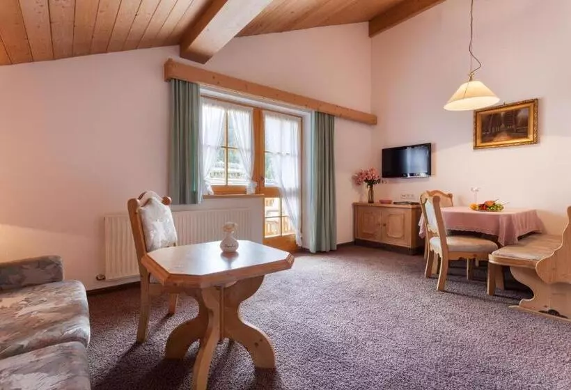 Suite, Post