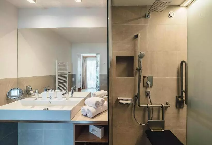 Habitació Estàndard Adaptada per a Discapacitats, Post