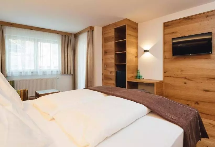 Habitació Deluxe, Post