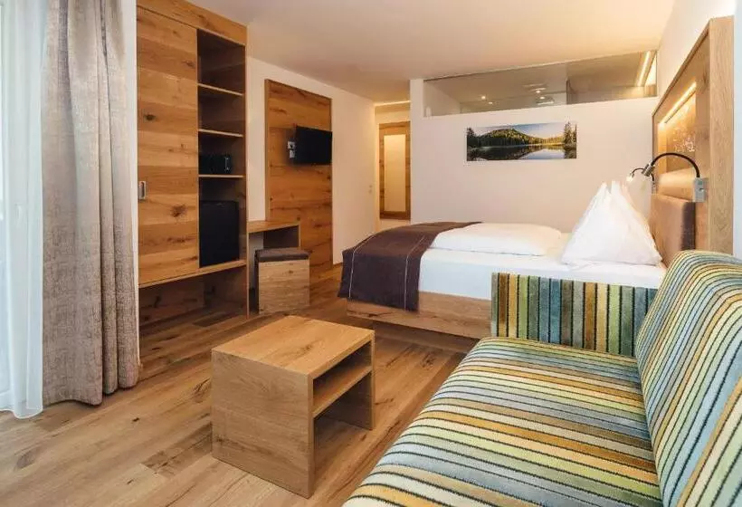 Habitació Deluxe, Post
