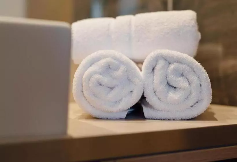 Habitació Deluxe, Post