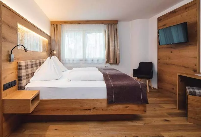 Apartament 2 Dormitoris, Post