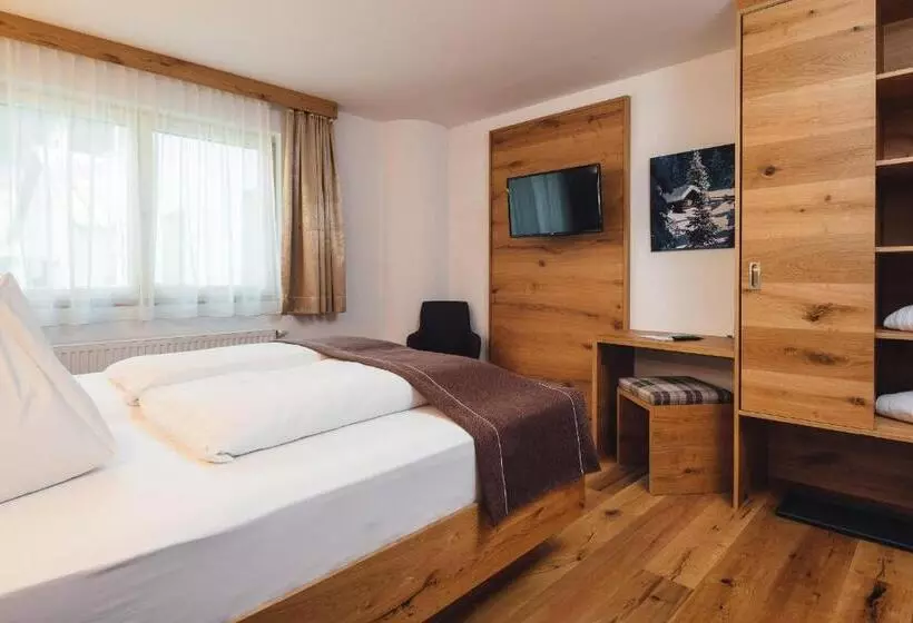 Apartament 2 Dormitoris, Post
