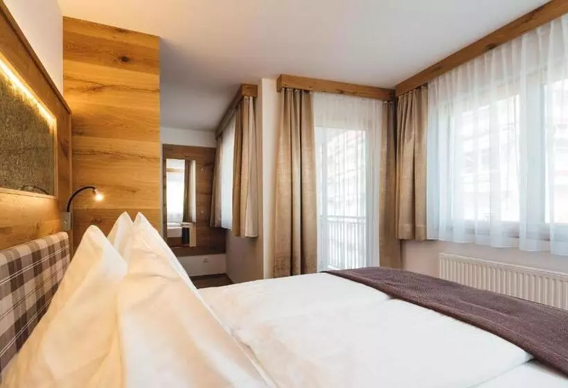 Apartament 2 Dormitoris, Post