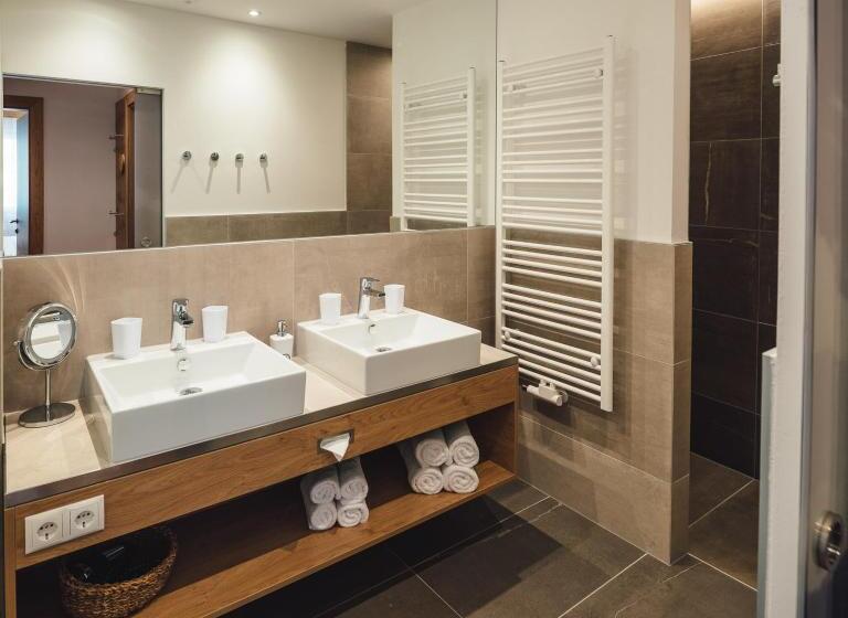 침실 2개 아파트, Post