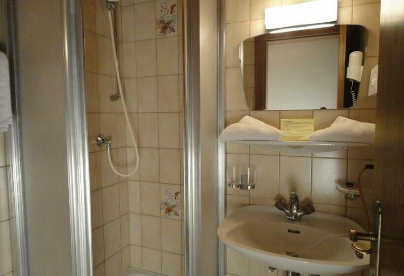 标准单人间, Restaurant Kröll