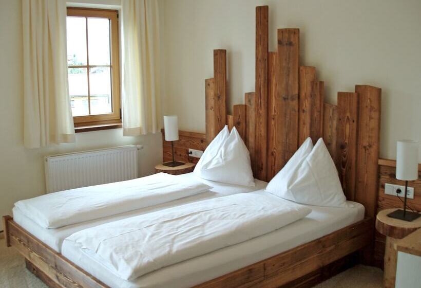 سوئیت خانواده 2 خوابه, Saliter Hof