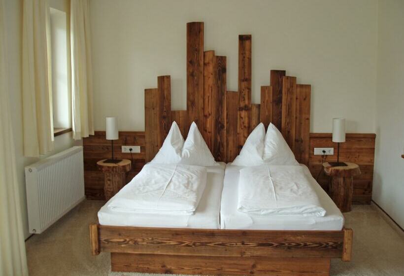 חדר משפחתי, Saliter Hof