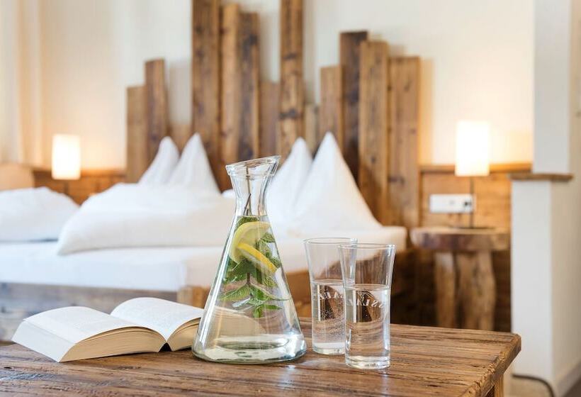 חדר משפחתי, Saliter Hof