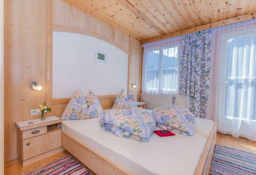 غرفة قياسية مزوَّدة بشُرفة, Stabentheiner Hof