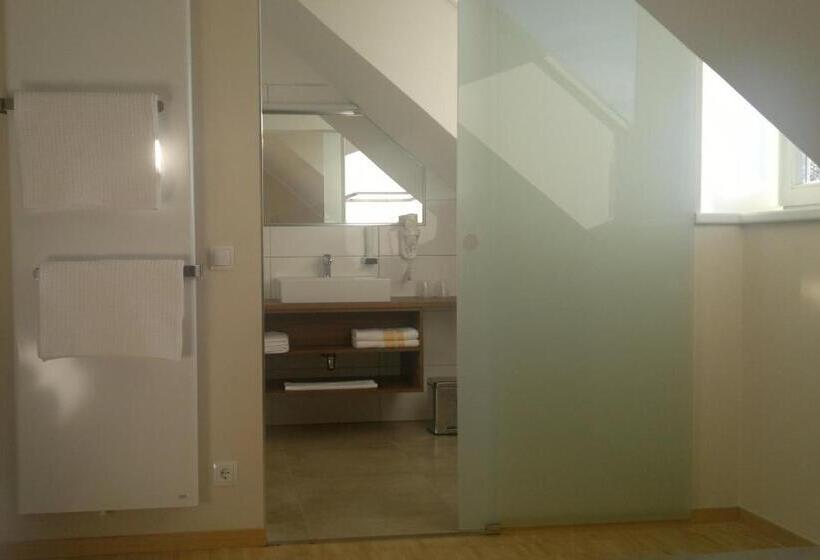 סוויטה, Biergasthaus Schiffner