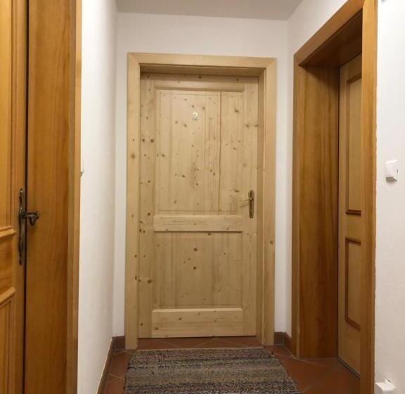 1 Bedroom Apartment Lake View, Bauernhof Landhaus Hofer