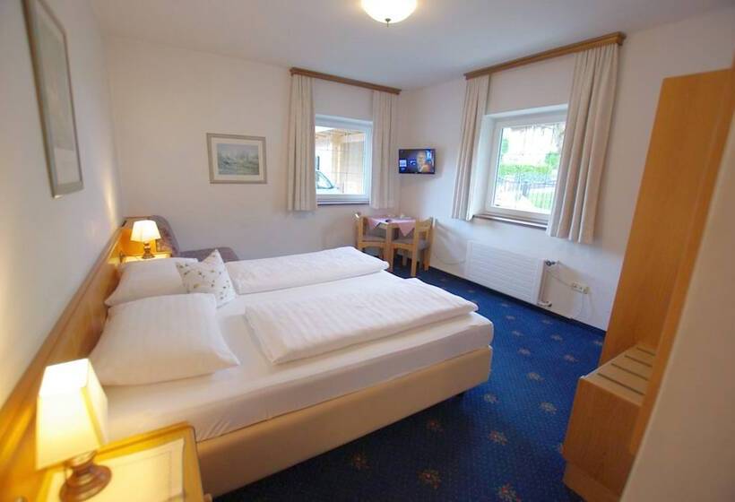 חדר בסיסי לשלושה, Pension Heike