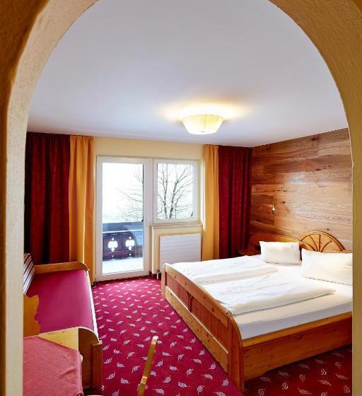 חדר משפחתי, Wieser