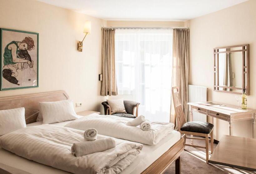 スタンダードスタジオ, Crystls Apart