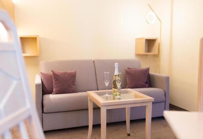 1ベッドルームアパートメント, Crystls Apart