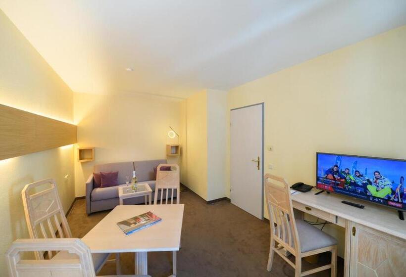 1ベッドルームアパートメント, Crystls Apart