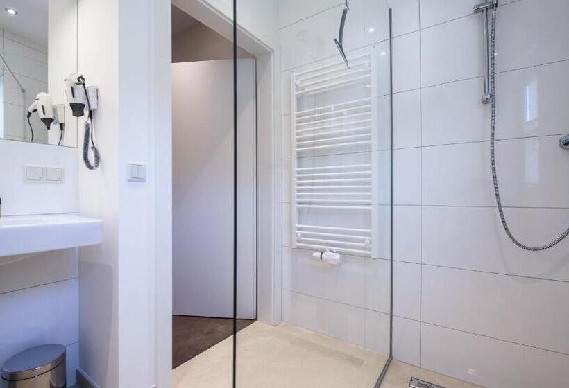 2ベッドルームアパートメント, Crystls Apart