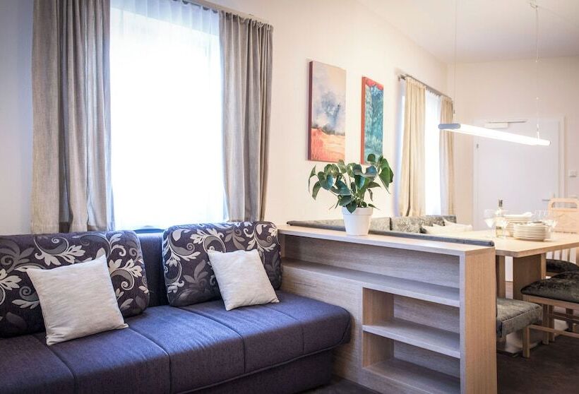 1ベッドルームアパートメント, Crystls Apart