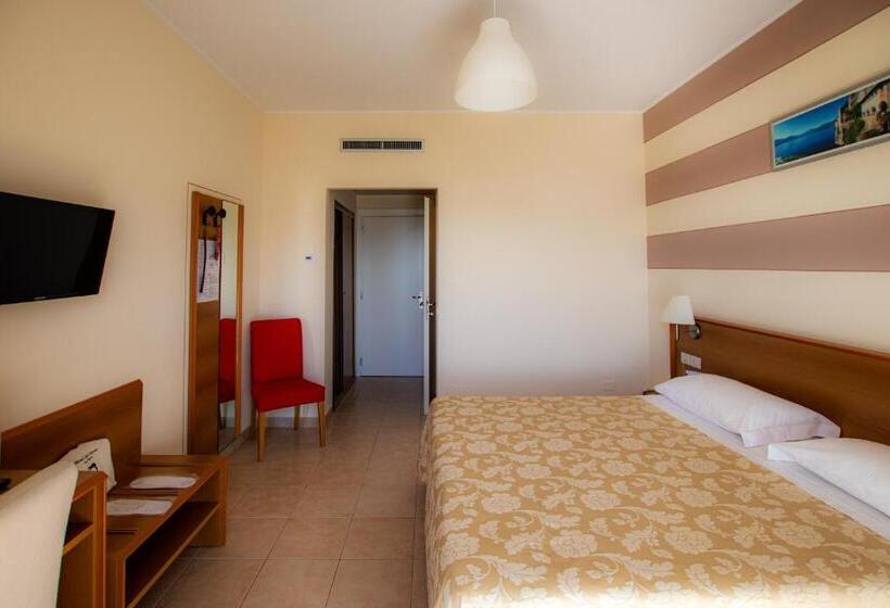 스탠다드 트리플 룸, Alpi