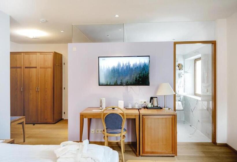 غرفة قياسية مطلّة علي البحيرة, Brandauers Villen Superior