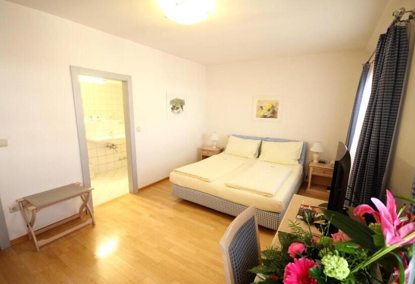 غرفة قياسية, Carinthia Stadt