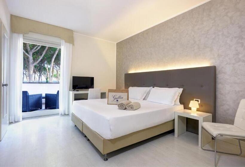 اتاق سوپریور با چشم‌انداز جانبی دریا, Gallia & Resort