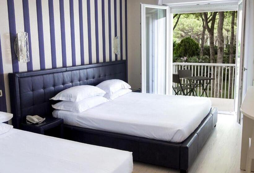 اتاق لوکس سه تخته, Gallia & Resort