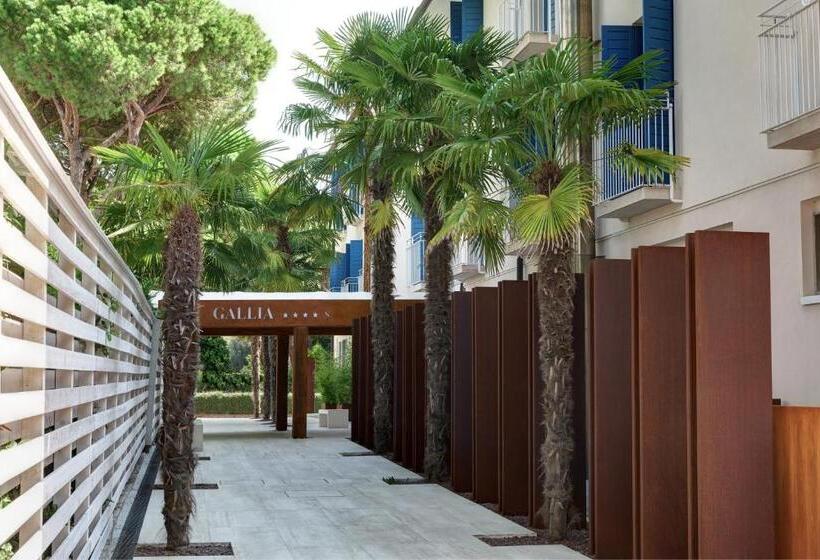 آپارتمان یک خوابه با دری مشترک که هال را جدا می کند., Gallia & Resort