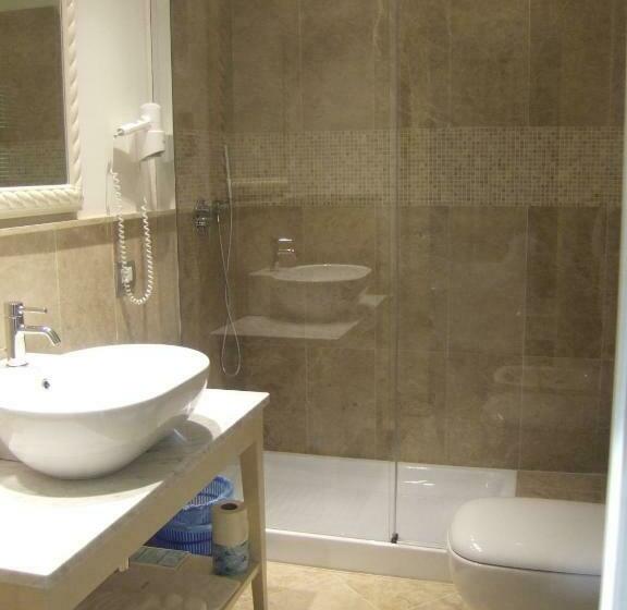 اتاق سوپریور, Girifalco