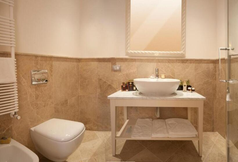 اتاق سوپریور سه تخته, Girifalco