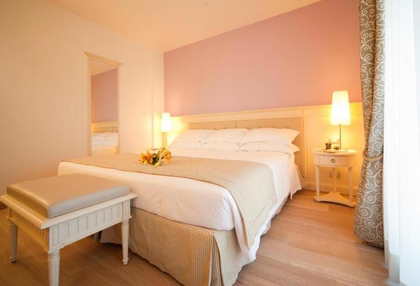 اتاق سوپریور سه تخته, Girifalco