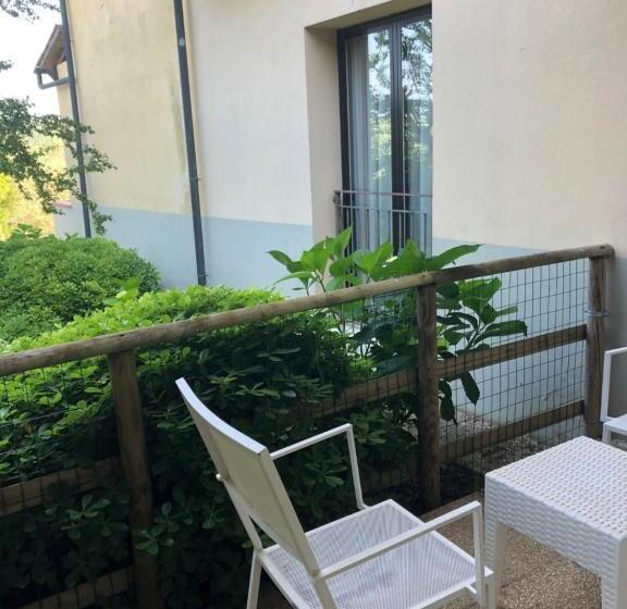 اتاق استاندارد سه نفره, Girifalco