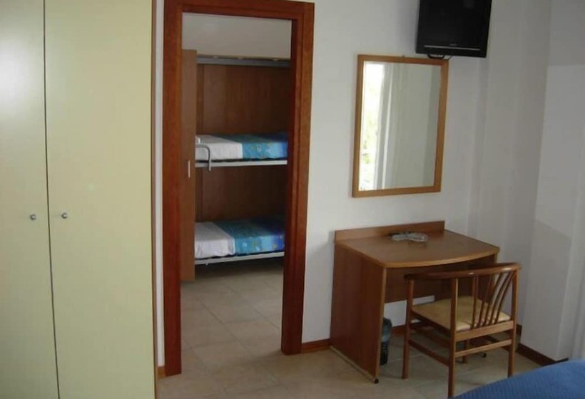 Pokój Standard Trzyosobowy, Ivana