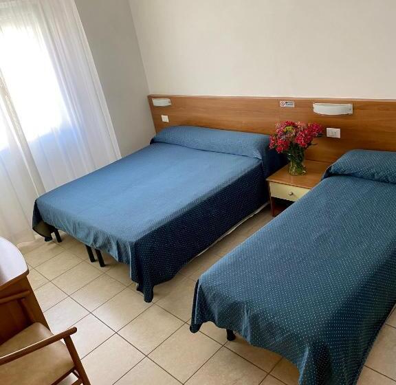 Pokój Standard Trzyosobowy, Ivana