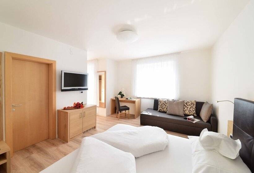 غرفة قياسية مزوَّدة بشُرفة, Rablanderhof