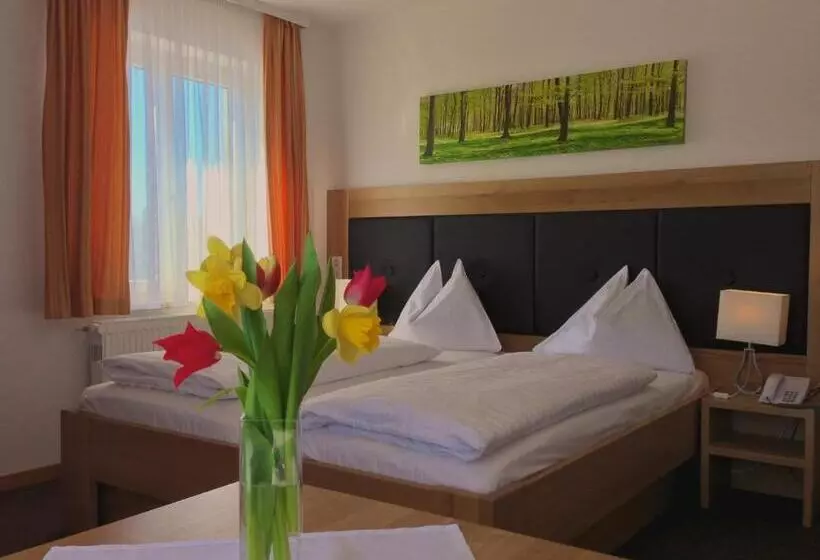Economy Triple Room, Restaurant Am Hochfuchs
