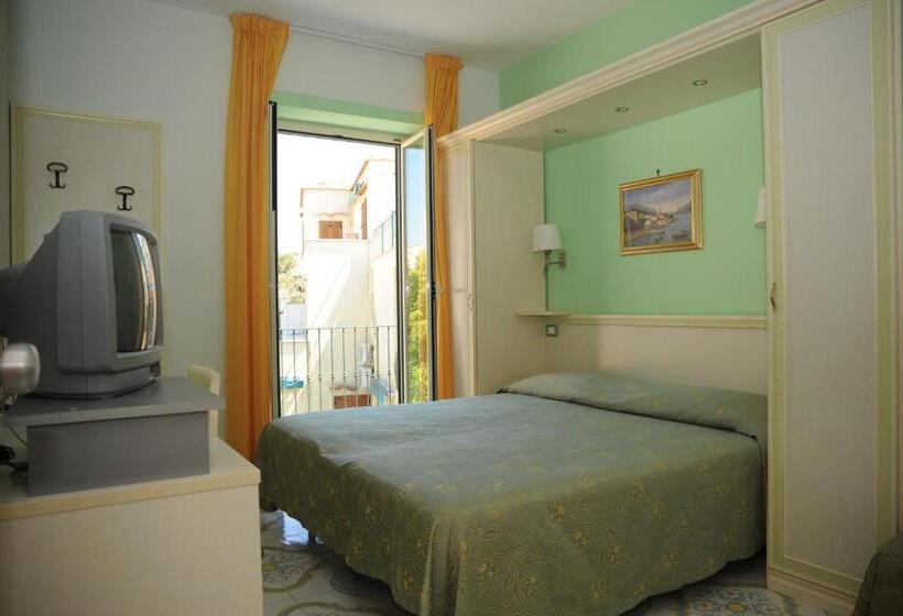 غرفة قياسية مزوَّدة بشُرفة, Rivamare