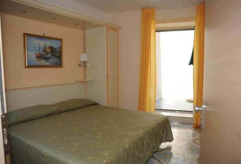 غرفة سوبيريور مطلّة علي البحر, Rivamare