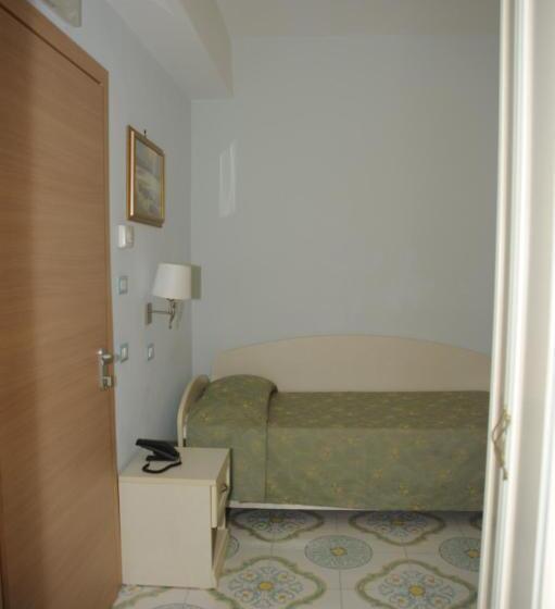 غرفة قياسية فردية, Rivamare