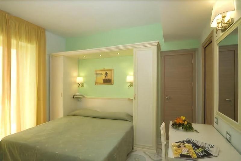 غرفة قياسية مزوَّدة بشُرفة, Rivamare