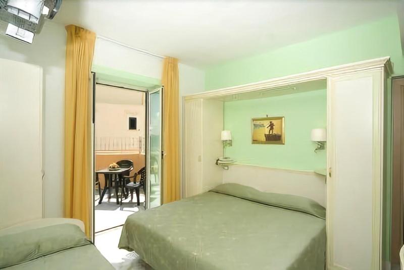 غرفة قياسية مزوَّدة بشُرفة, Rivamare